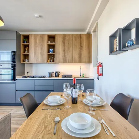Penthouse With Terrace In Malta Apartament