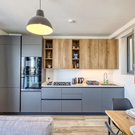 Penthouse With Terrace In Malta *