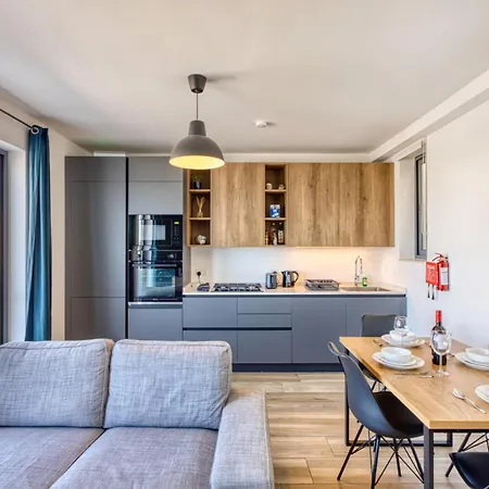 Apartment Penthouse With Terrace In Malta *