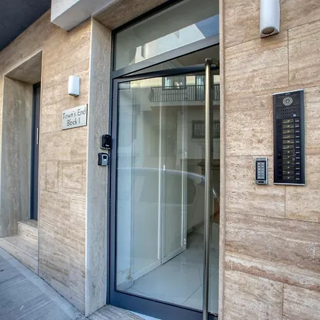 Apartment Penthouse With Terrace In Malta Mellieha
